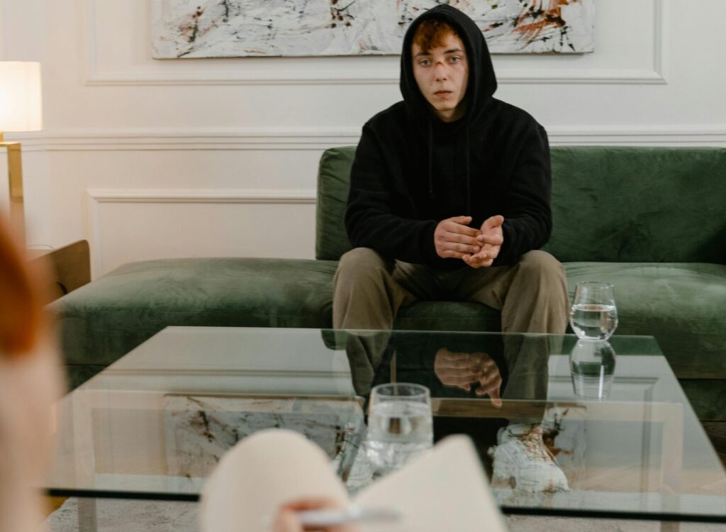 A therapy session for benzodiazepine addiction.